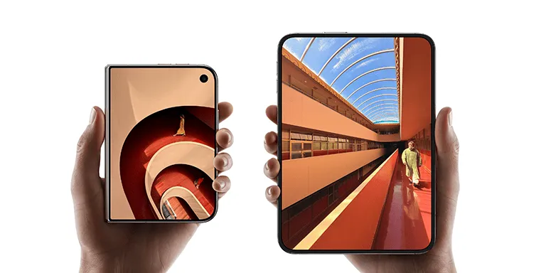 Zwei Ansichten des iPhone Duo zeigen das kompakte Außendisplay und das aufgeklappte große Innendisplay